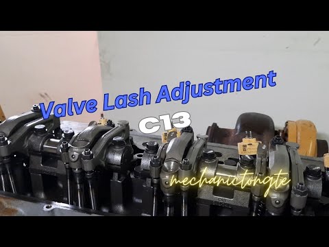 Caterpillar C13 rebuild Ep 5 Valve lash adjustment #mechanictongte #enginerebuilding