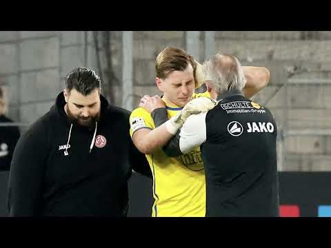After firecrackers are thrown: Mannheim ultras throw their own fan out of the stands!