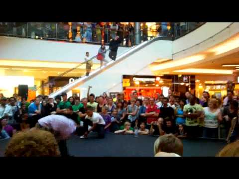 Flex Holik vs Ardit @ Battle of the Year Germany 2010 1 on 1 halffinal