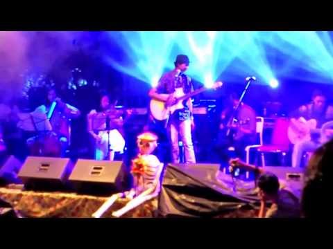 Tigapagi - Tangan Hampa Kaki Telanjang (Live at Joyland Festival 2013)