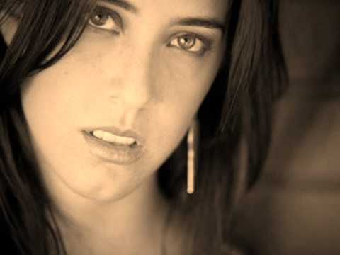 Mariana Vega- Lejos de Reconocer Acustico en Vivo