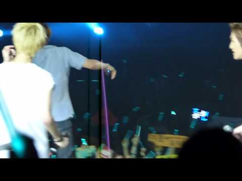 110910 Shinee World Concert SG- A-yo Shinee Cut