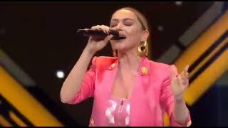Download lagu Hadise - Küçük Bir Yol (Canlı Performans) mp3