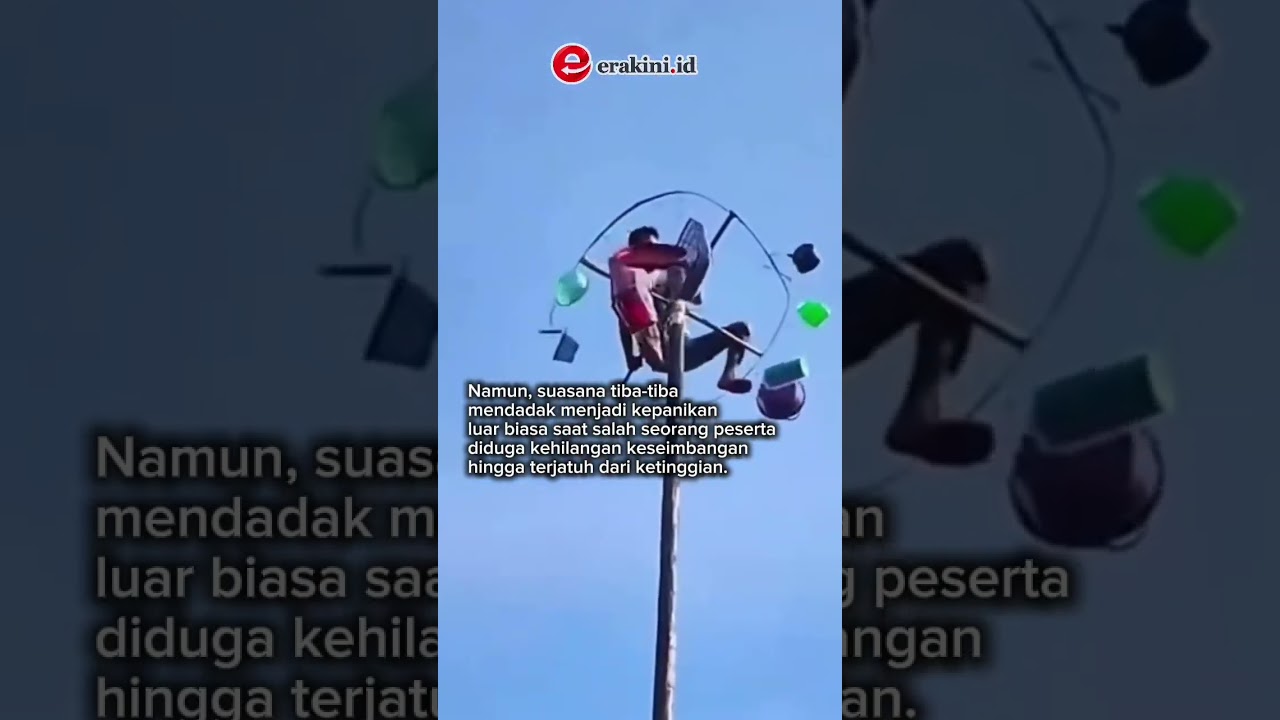 Mengerikan, Detik-detik Panjat Pinang Jatuh