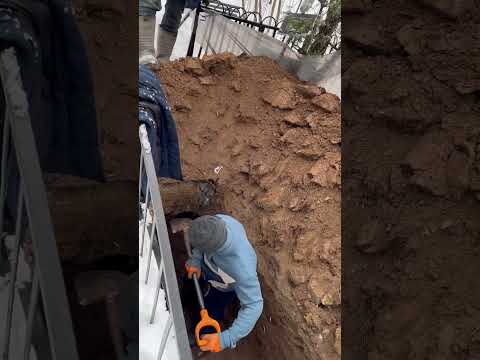 Хоронить гроб на гроб..#shortvideo #youtubeshorts #кладбище #reels #youtube #motivation #могильщик