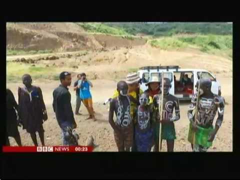 Kaz and Mariko 'Drone honeymoon' (global) - BBC News - 17th June 2016