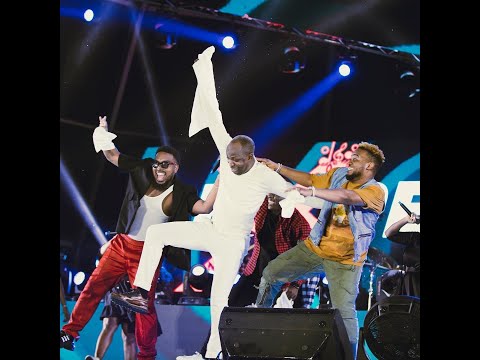 See How Travis Greene, Chandler Moore and Dunsin Oyekan Do the "Gbope wa" Dance at The Experience 17