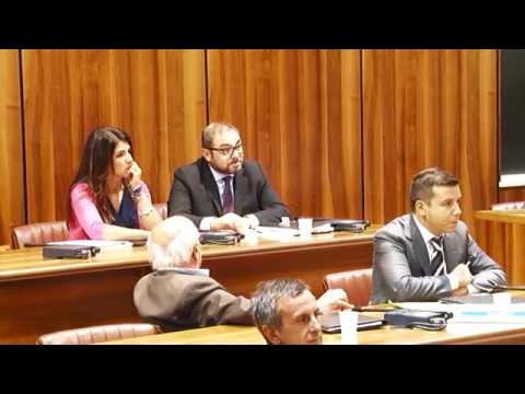 CRISI AL COMUNE  FOTI SCEGLIE  E PROVA A RIENTRARE