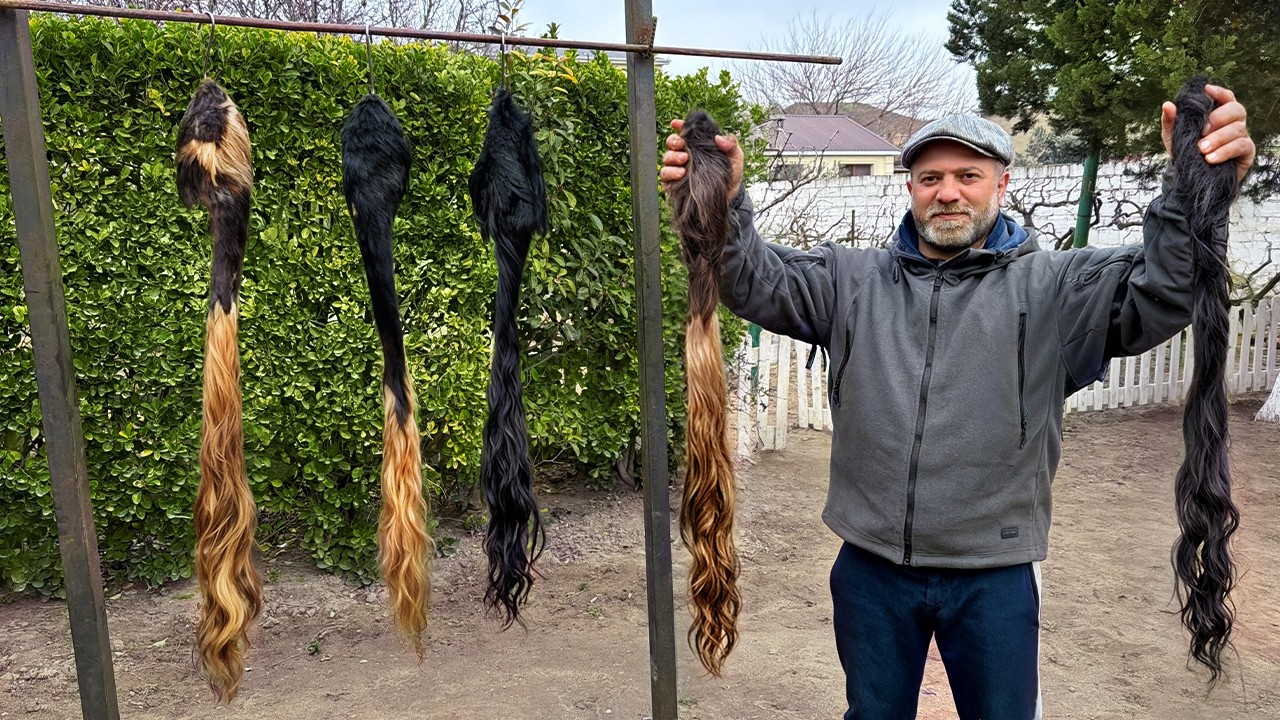 Cooking Rich Beef Tails In A Village Pot