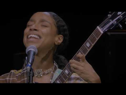 Lianne La Havas - I Say A Little Prayer [Eric Clapton’s Crossroads 2019] (Official Live Video)