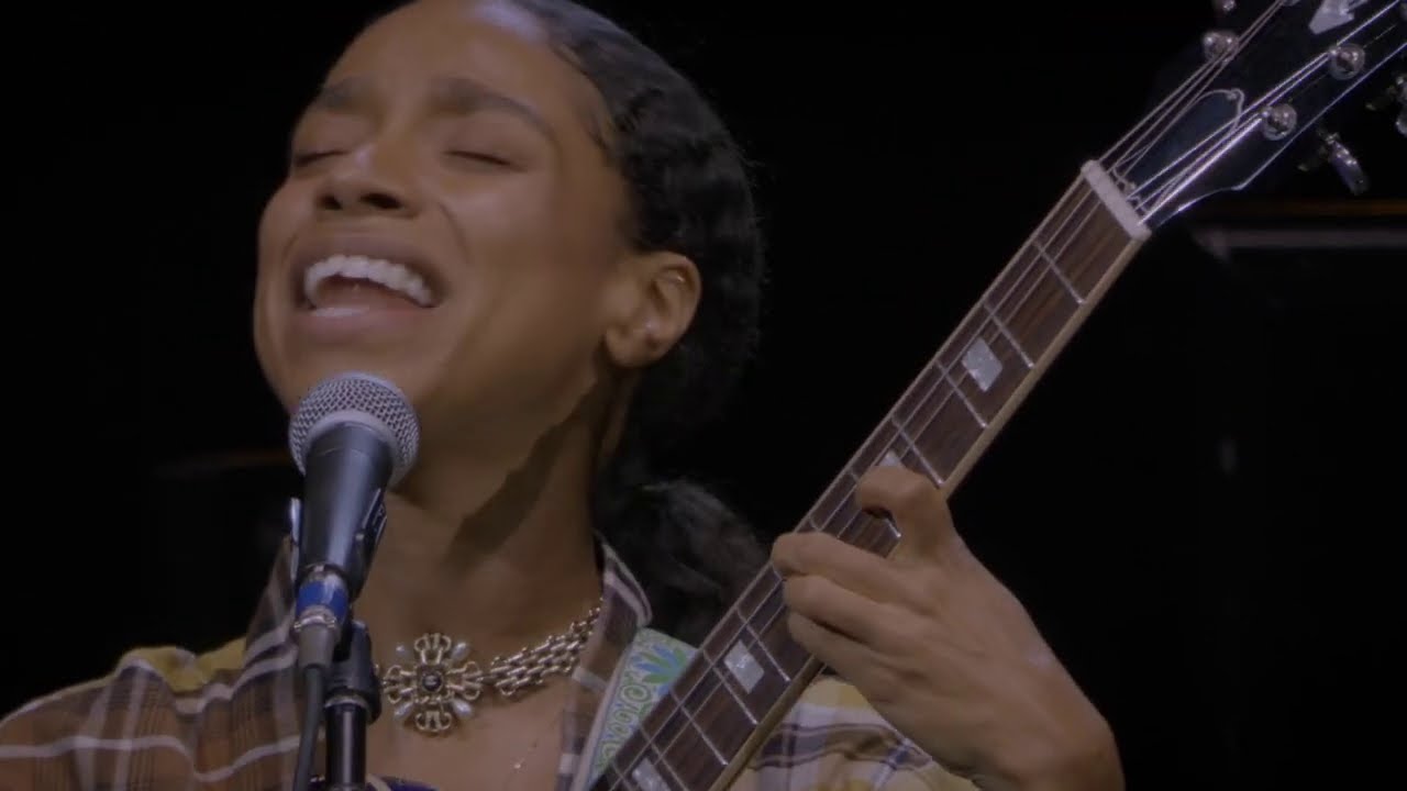 Lianne La Havas - I Say A Little Prayer [Eric Clapton’s Crossroads 2019] (Official Live Video)