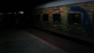 preview picture of video 'Late running Chennai Santragachi AC SF Express arrives at Anakapalle'