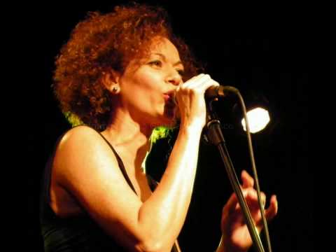 Quintetto X: elegante e sensuale Rosalia De Souza spessore e dinamismo di Bosso e Partipilo