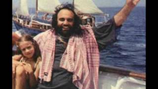 Kadr z teledysku White Sails tekst piosenki Demis Roussos