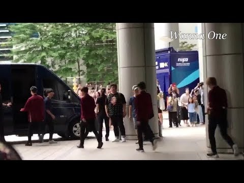 [ FANCAM ] 180610 Wanna One leaving fansign 상암 팬싸 퇴근 in Sangam - 워너원