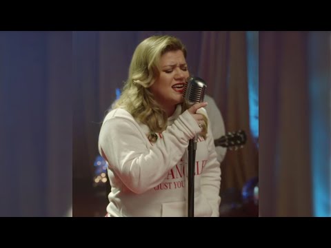 Kelly Clarkson - Christmas Isn't Canceled (Just You) [TikTok Holiday Kickoff Celebration 2021] [HD]