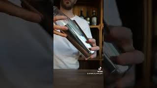 I proudly present you the PURPLE HEY #cocktail with hey #Gin 🍸