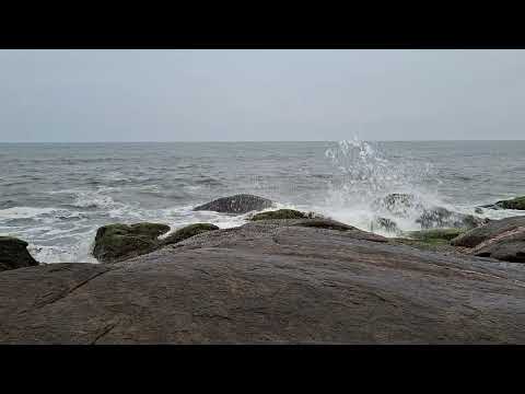Waves Crashing on the Rocks | Ezhara Beach, Kannur