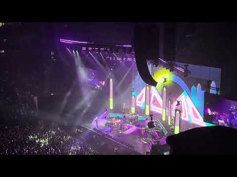 Jamiroquai - Traveling Without Moving (Live at the O2) 