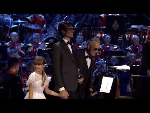 Andrea Bocelli y sus hijos cantan frente a la familia real británica – pero cuando la hija abre la boca las lágrimas fluyen
