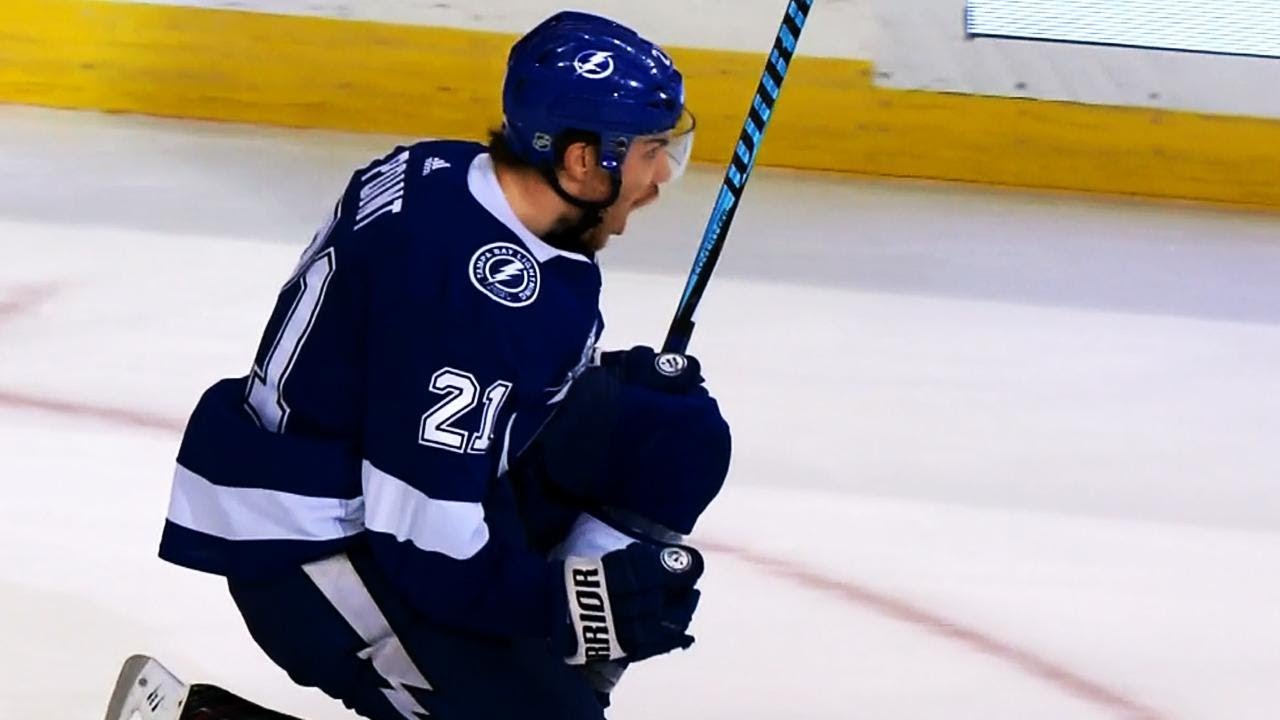 Steve Yzerman doit se frotter les mains de ne pas avoir SACRIFIÉ Brayden Point pour Erik Karlsson..
