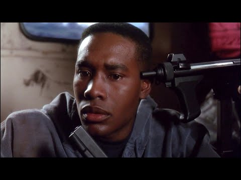 Casey Ryback saves the porter - Under Siege 2: Dark Territory (1995) HD