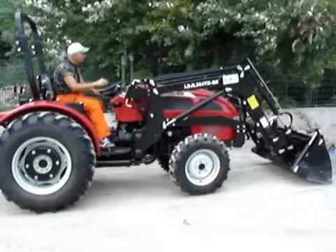 TRATTORE MAHINDRA 404 DT CON PALA CARICATRICE - NUOVO - da Giordano Cairo - VIDEO 2