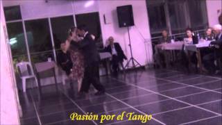 REBECCA O'LAOIRE y NANY PERALTA bailando el tango TU BOCA MINTIO en FLOREAL MILONGA
