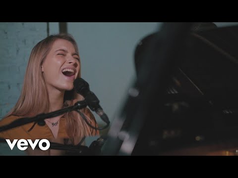 Tinne Oltmans - Hoe Het Danst (Vevo Live Acoustic)