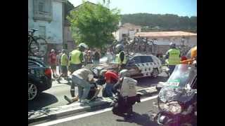 preview picture of video 'Accidente Vuelta Ciclista España 2012 -  Muros'