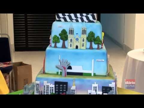 Confeiteira com paralisia constrói bolo de SP