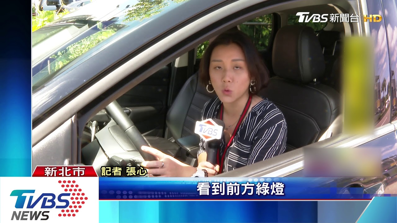 嚇!休旅車驟停又開門 後方騎士急閃避