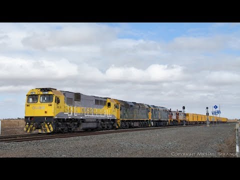 ARTC / QUBE Ballast Train With Five Locomotives (19/2/2018) - PoathTV Australian Railways