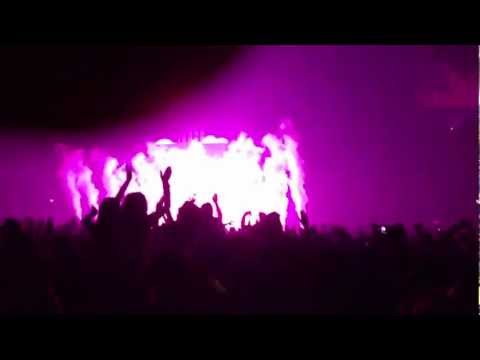 [LIVE] Coldplay - Every teardrop is a waterfall (Swedish House Mafia)