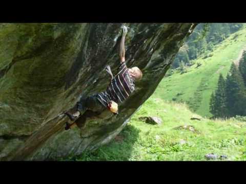 Boulder Hupf Amol, Saustein, Zillertal / www.EuroClimbing.com
