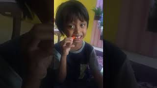 Download lagu Anak kecil makan cabe rawit tidak minum mp3