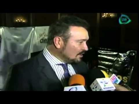 Así reacciona Arturo Peniche al cuestionarle de su carrera