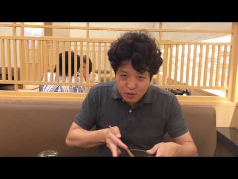 Temper Nishimura come sushi en Hara's Live Fish Conveyance Sushi Suiten.