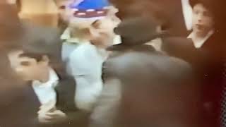 לכבוד ג׳ תמוז ה׳תשפ״ג, משתף יחידות נדירה עם הרבי שזכיתי לה ב׳כוס של ברכה׳, מוצאי שמחת תורה, ה׳תשמ״ז (הרב יאיר כלב) - התמונה מוצגת ישירות מתוך אתר האינטרנט יוטיוב. זכויות היוצרים בתמונה שייכות ליוצרה. קישור קרדיט למקור התוכן נמצא בתוך דף הסרטון