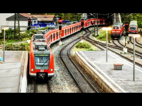 Modelleisenbahn H0 - S Bahn Langzug Br 423 dreiteilig mit Sound