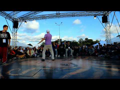 Top 16 Popping Battle  - Dominik vs Bienio | Gdańsk Dźwiga Muze 2012 | WWW.SZKOLYTANCA.PL
