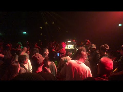 King Shiloh Sound ft majestic B - PLay Mr Music Play & Dub ( Derrick Pitter) @ de helling 091022