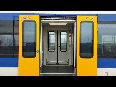 treinen spotten op station Almere oostvaarders