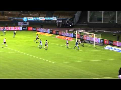 Cabezazo de Pereyra en el travesaño