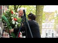 Burgemeester Sharon Dijksma legt krans op Domplein bij verzetsmonument [RTV Utrecht]