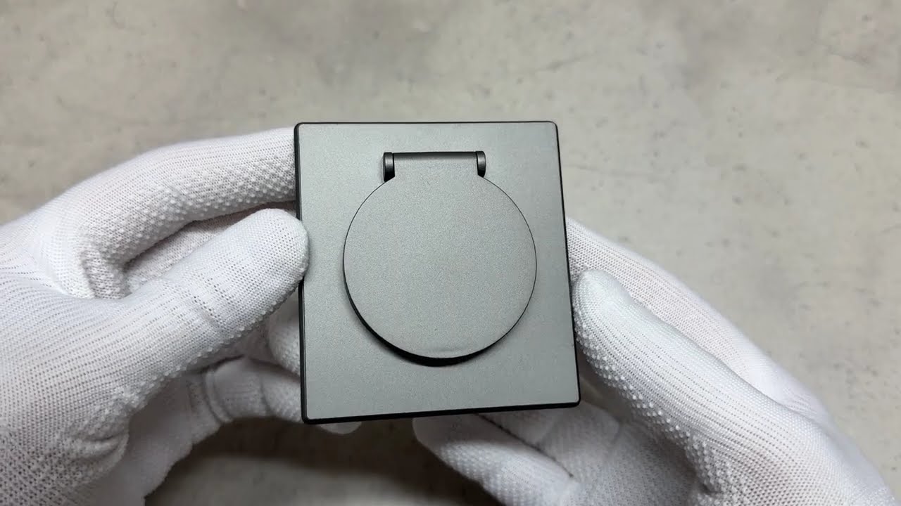 Розетка одинарна із заземленням та кришкою сірий графіт VIDEX NOTA (VF-NT-SK1GC-GR)