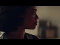 Little Fires Everywhere Season 1 Episode 6 Young Mia S Teacher Invites Her To An Art Show