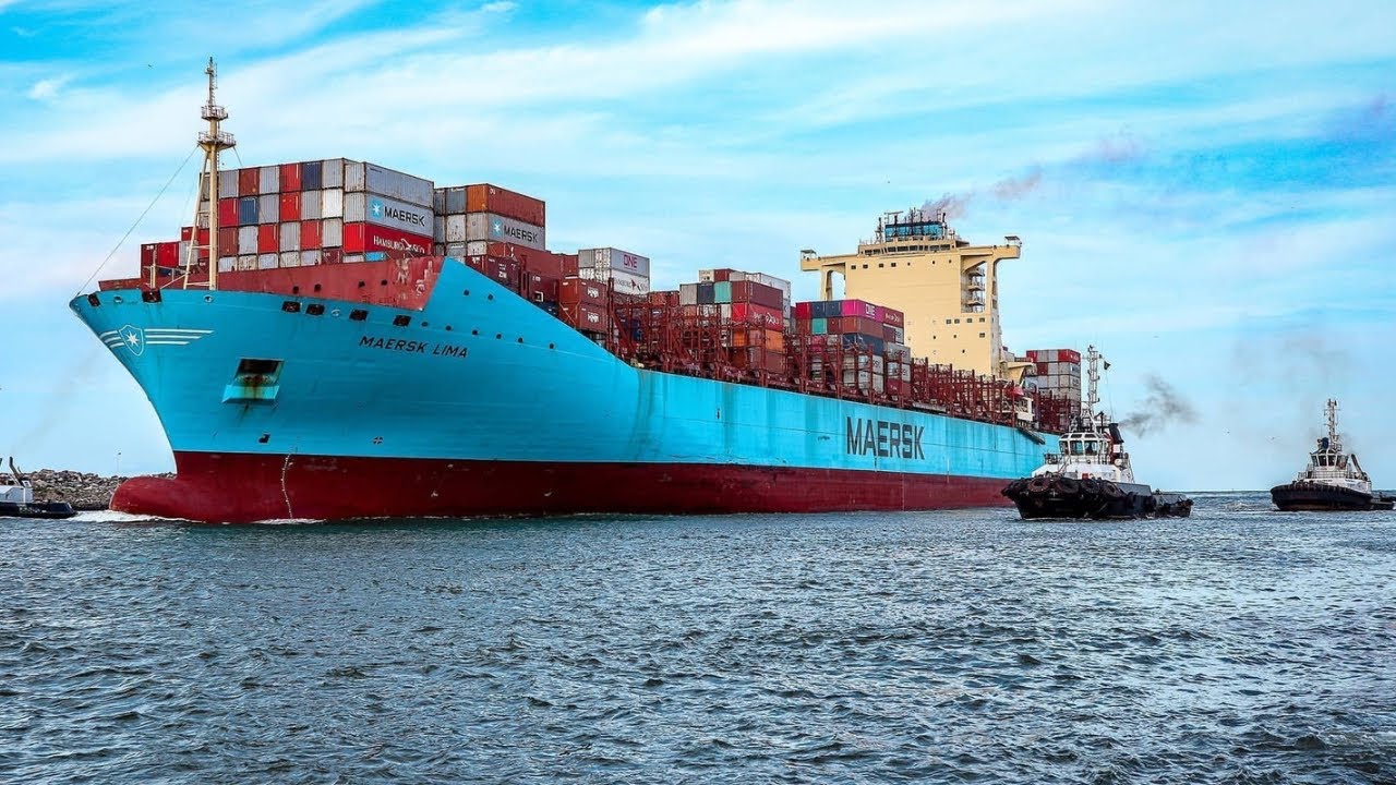 MAERSK SHIP entering the PORT of ITAJAÍ Brazil