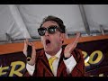 Tom Kenny Performs The Spongebob Squarepants Theme Live