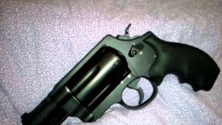 Smith and Wesson S&W Governor vs Taurus Judge .410 / .45 colt war, my comparison